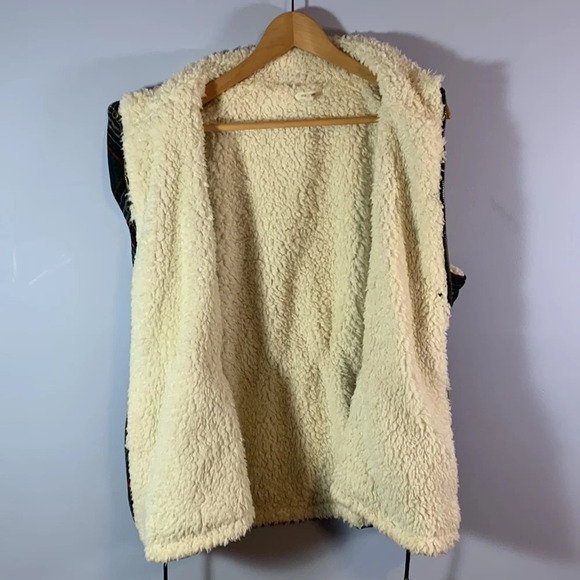 Maurice’s wool blend sherpa lined green tartan plaid fuzzy soft warm vest cinch - Picture 10 of 12